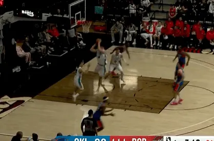 NBA直播-杨瀚森镇守禁区再次抢到防守篮板，已狂揽生涯新高17个篮板